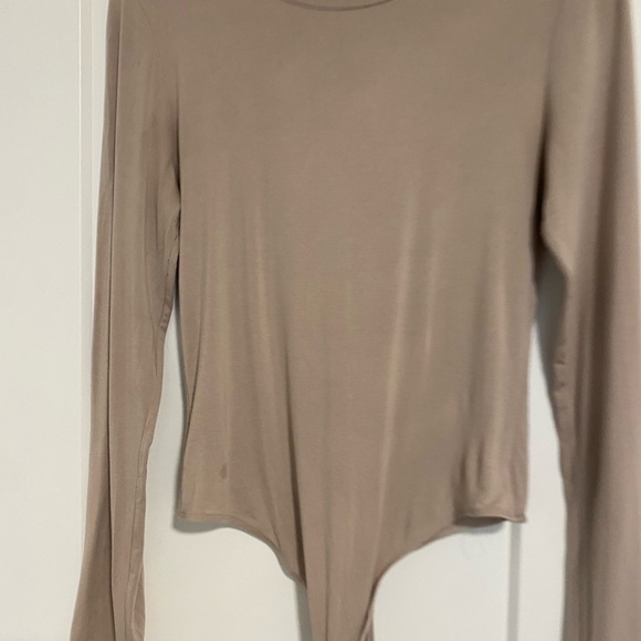 Aritzia Wilfred Lounge Long Sleeve Light Brown Nude‎ Somer Bodysuit Size Medium - Picture 4 of 7